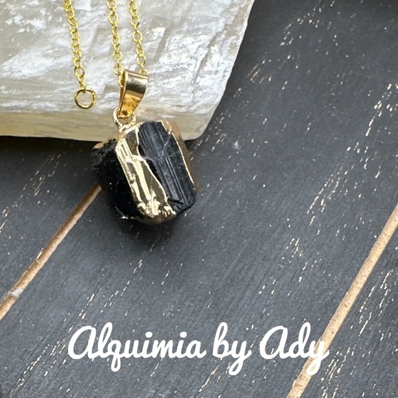 Black raw Tourmaline and gold pendant necklace - Picture 1 of 4